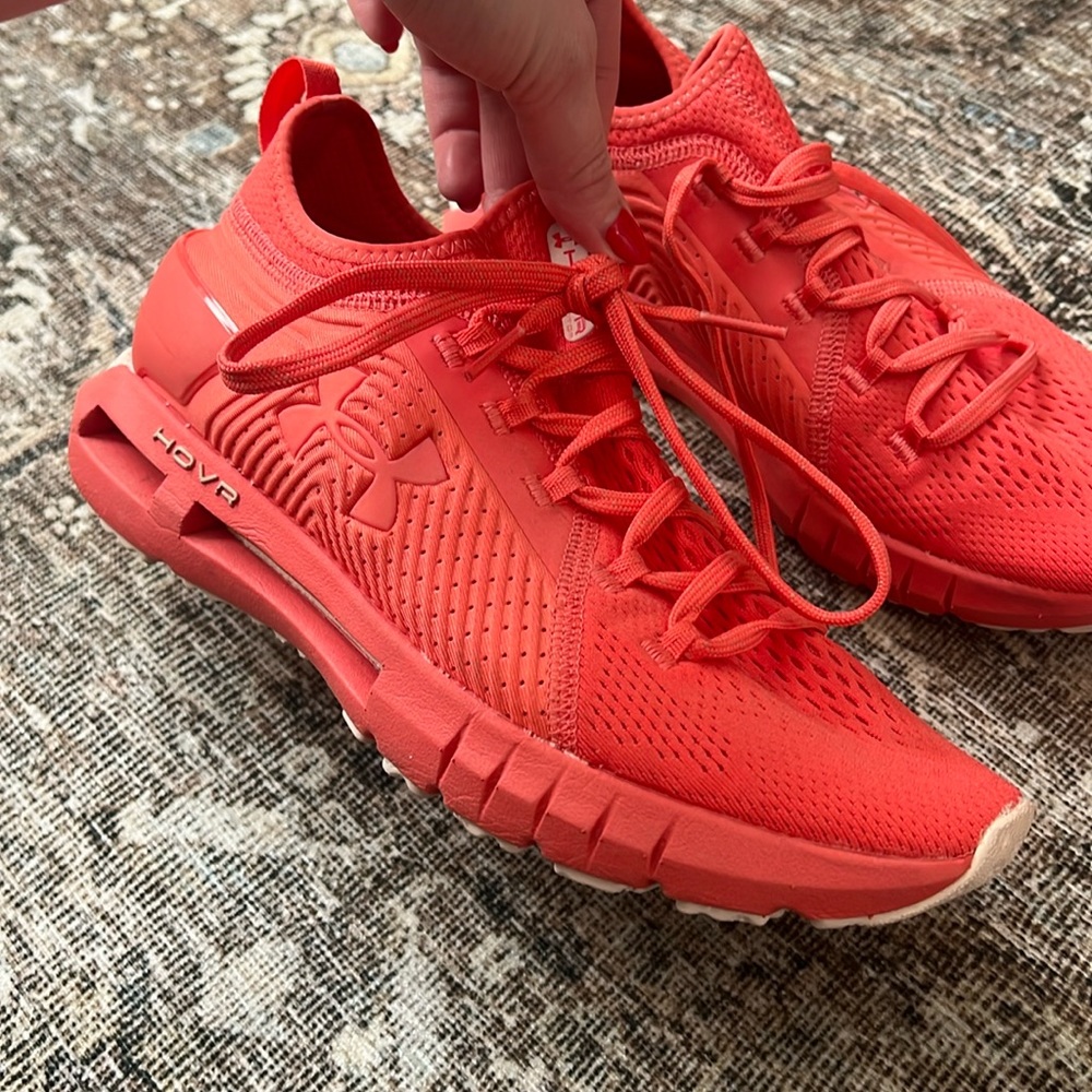 Under Armour HOVR PHANTOM bright pink women’s size 9